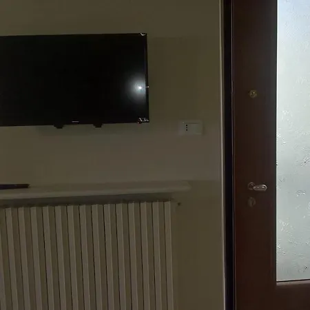 Lägenhet In Centro Storico Toscolano Maderno